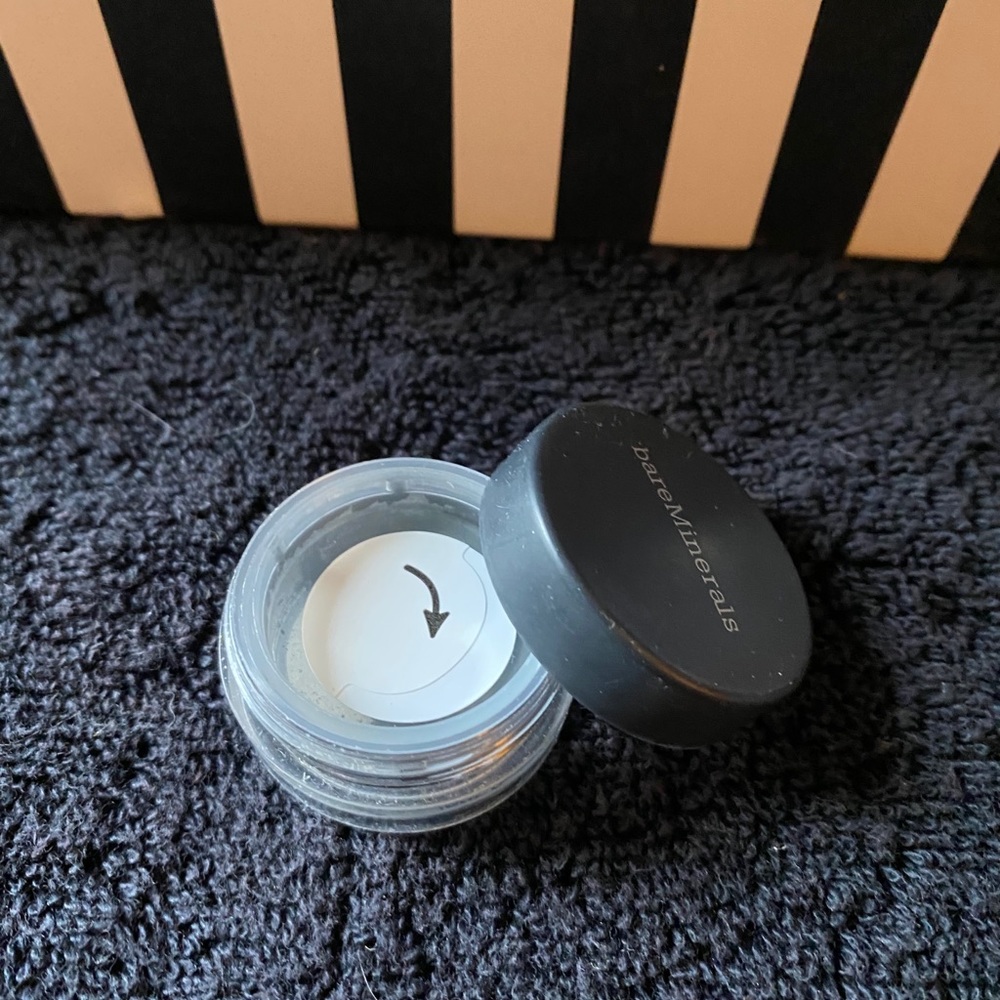 BareMinerals eyeliner shadow in midnight diamond